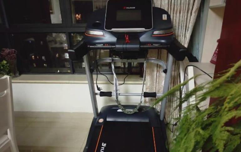 诚心出售 跑步机自用家用